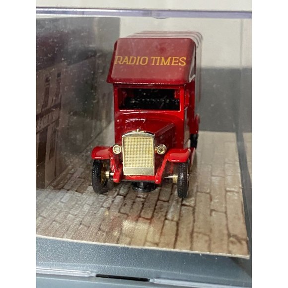 Lledo Collectors Guild DG052028 1935 Morris Parcels Van - Radio Times Christmas - Picture 4 of 16